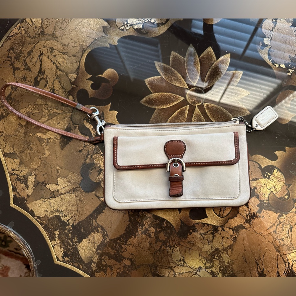 ❤️COACH Vintage Leather Wristlet-